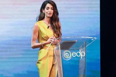 Amal Clooney: Glänzender Auftritt in ihrem Lieblingsoutfit