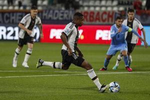 Moukoko und Ngankam nach EM-Auftakt rassistisch beleidigt