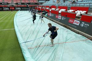 Dauerregen in Berlin: Viertel- und Halbfinals an einem Tag