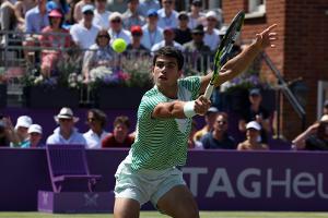Alcaraz nach erstem Rasentitel zurück auf Platz eins
