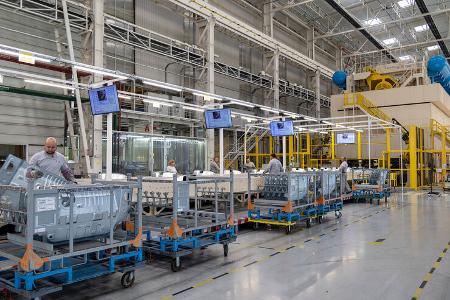 Dacia RumŠnien - Hauptquartier in Bukarest und Werk in Mioveni/Pitesti 