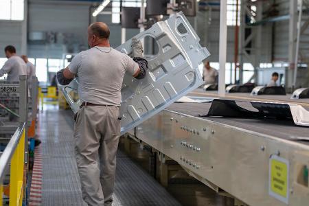 Dacia RumŠnien - Hauptquartier in Bukarest und Werk in Mioveni/Pitesti 