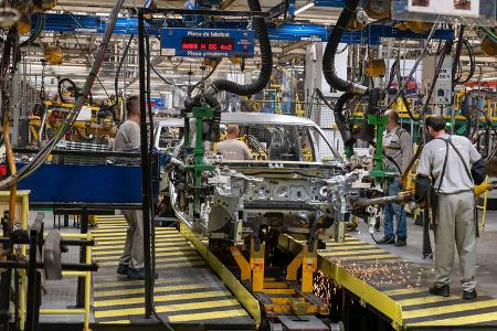 Dacia RumŠnien - Hauptquartier in Bukarest und Werk in Mioveni/Pitesti 