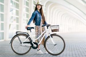 Mit Rock und Kleid aufs Fahrrad? Mit diesen Tricks geht nichts schief