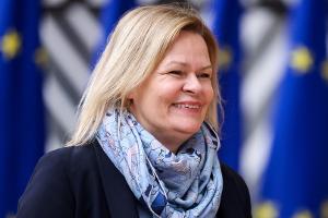 Faeser und Bas besuchen DFB-Frauen im WM-Trainingslager