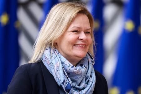 Faeser und Bas besuchen DFB-Frauen im WM-Trainingslager