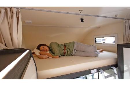 Alkovenbett, Alkoven, Schlafplatz, Frau, Bett