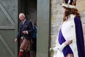 König Charles III. in Schottland: Erster Holyrood-Termin im Kilt
