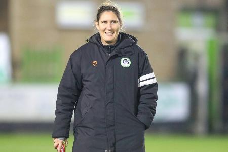 Dingley erste Trainerin im englischen Männer-Profifußball