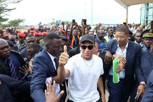 Basketball mit Joakim Noah: Mbappe besucht Kamerun