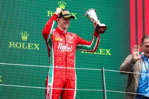 Formel 2: Vesti gewinnt Sprint in Silverstone