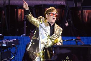 Elton John verlässt die Bühne: Abschiedskonzert in Stockholm
