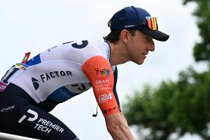 Woods gewinnt Bergankunft am Puy de Dome