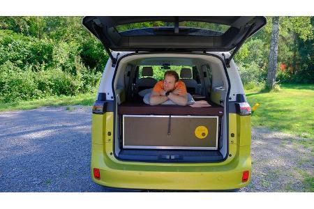 Bett, Heckklappe offen, Mann, Matratze