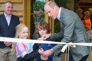 Prinz William eröffnet Restaurant mit junger Unterstützung