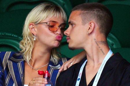 Wimbledon: Romeo Beckham turtelt mit Freundin Mia Regan