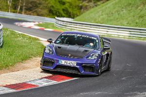 Porsche 718 Cayman GT4 RS mit Manthey Kit auf Nordschleife