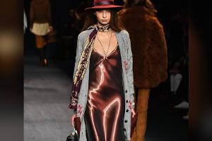 Nicht nur knallig: Auch diese erdige Farbe ist im Sommer Trend!