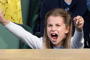 Prinzessin Charlotte fiebert bei ihrem ersten Wimbledon-Besuch mit
