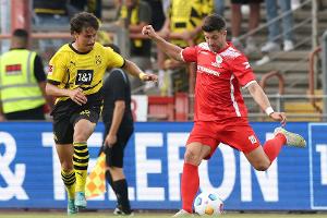 Dortmund müht sich gegen Regionalligist Oberhausen