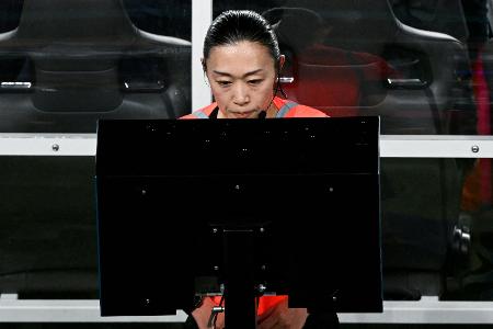 Lautsprecher-Erklärung feiert im WM-Eröffnungsspiel Premiere