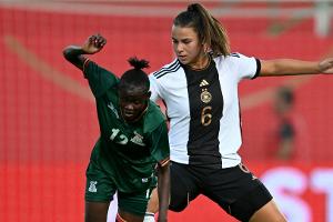 Voss-Tecklenburg plant mit Oberdorf für das zweite WM-Spiel