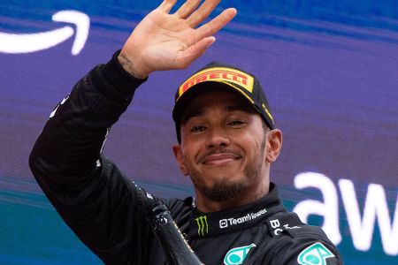 Siege im gleichen GP - Acht Mal gewann Schumacher den Frankreich-GP. Auch hier sitzt Hamilton dem Deutschen im Nacken. Der Brite hat ein Faible für Silverstone und den Hungaroring, wo er ebenfalls jeweils acht Mal siegte. Heißt: Holt sich der Mercedes-Pilot einen weiteren Erfolg in Ungarn auf dem Hungaroring, dann ist er alleiniger Rekordhalter.