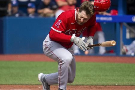 Schmerzhafter Treffer: Gesichtsfrakturen bei MLB-Profi Ward