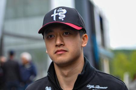 Zhou Guanyu (Alfa Romeo/4 Punkte) - Note 3,5 - Auch der Chinese fährt in seinem zweiten Jahr deutlich besser, kann mit seinem arrivierten Stallkollegen Valtteri Bottas absolut mithalten. Allerdings streut Zhou noch immer Fehler ein, die eigentlich nicht passieren sollten. Setzte mit P5 in der Budapest-Quali aber auch ein Highlight.