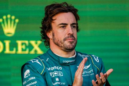 Fernando Alonso (Aston Martin/149 Punkte) - Note 1 - Ein Dreher im Spa-Sprint am 42. Geburtstag ist der einzige Mini-Tadel im Zeugnis. Was der Altmeister ansonsten von Grand Prix zu Grand Prix auf den Asphalt bringt, ist allererste Güte, vor allem seine kompromisslosen Überholmanöver sind zum Zunge schnalzen. Holte in den ersten Rennen das Maximum aus seinem starken Auto heraus und tut das auch seit dem Aston-Martin-Abschwung.