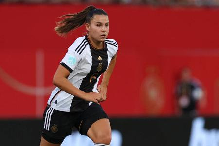 Lena Oberdorf - Note: 4,5 - Wurde von Südkorea gut zugestellt. Fand so überhaupt nicht zu ihrem Spiel. Die Aufteilung der Räume mit Däbritz funktionierte in der ersten Hälfte überhaupt nicht. Leistete sich ungewöhnlich viele Fehler und verlieh ihrer Mannschaft keine Stabilität.