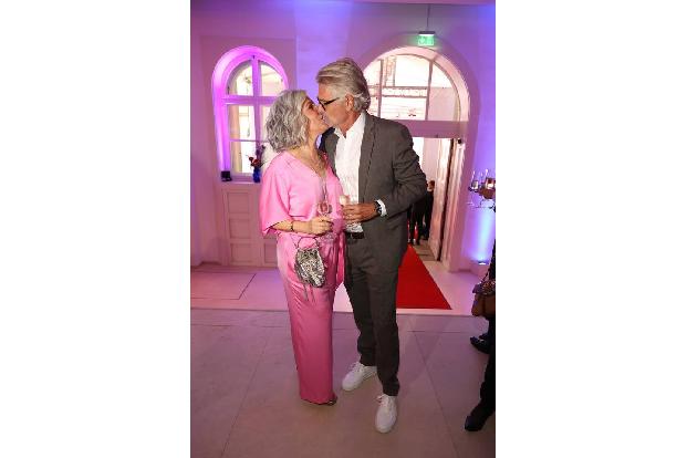 Hochzeit auf einem Traumschiff — für diesen Moment hatten sich Birgit Schrowange und ihr frisch gebackener Ehemann Frank Spothelfer viel Zeit gelassen. Mit 65 Jahren hat die Moderatorin 