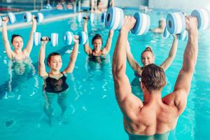 Aquafitness: Warum das Training im Wasser so viele Vorteile hat