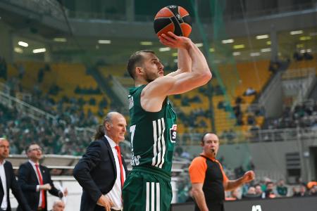 Alba holt früheren NBA-Profi Thomas