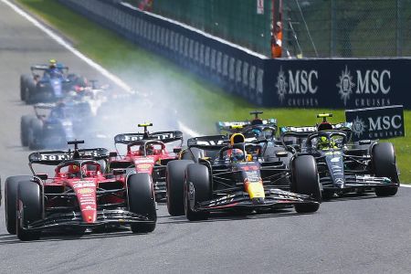 Das Sommerpausen-Zeugnis der Formel 1 - Die Formel 1 macht Sommerpause, erst Ende August heulen in Zandvoort die Motoren wieder. Welcher Fahrer hat sich nach zwölf Rennen welche Note verdient? Wie schneidet Nico Hülkenberg in seiner ersten Saison als Stammfahrer seit mehr als drei Jahren ab? Wie die Rookies? Wer holt die Bestnote?