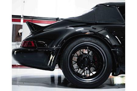 Sacrilege Motors SR001 Blackbird auf Basis Porsche 911 964 America Roadster