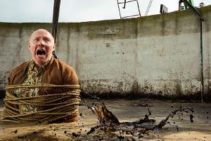 Gefesselt in der Gülle: Kein Spaß für Eberhofer-Star Simon Schwarz!