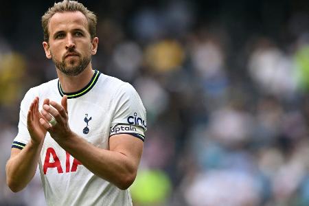 Müller begrüßt Kane: 