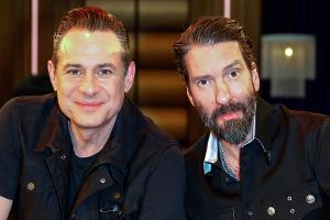 The BossHoss singt Nationalhymne vor Bundesliga-Eröffnung