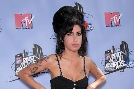 Familie bringt ein Buch über Amy Winehouse heraus