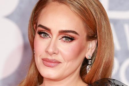 Migräne und Zittern: Adele leidet unter Kaffee-Entzug