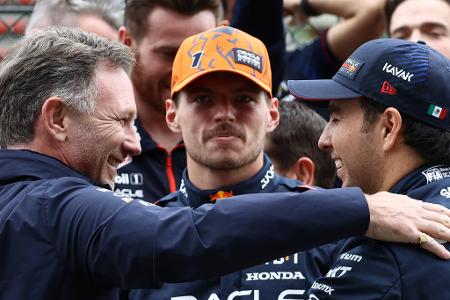 Knacken Red Bull und Verstappen/Pérez diese Rekorde? - Red Bull ist in der Formel 1 derzeit das Maß aller Dinge. Der österreichische Rennstall um Doppelweltmeister Max Verstappen schickt sich an, in 2023 noch jede Menge Bestmarken zu knacken. Diese zehn Rekorde und Meilensteine wackeln [Stand: Vor dem GP der Niederlande]: