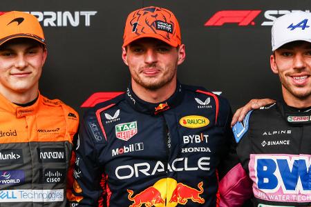 Meiste Sprint-Siege in einer Saison (Fahrer) - 2022 siegte Verstappen in zwei der insgesamt drei Sprints. 2023 wurde die Anzahl der Kurz-Rennen verdoppelt. Die ersten drei Ausgaben gewannen Sergio Pérez (1x) und Verstappen (2x). Triumphiert der Niederländer noch bei einem weiteren Sprint (Katar, USA [Austin] oder Brasilien) ist er alleiniger Rekordhalter. Bislang teilt er sich den Spitzenplatz mit Valtteri Bottas (2 Sprint-Siege in 2021).
