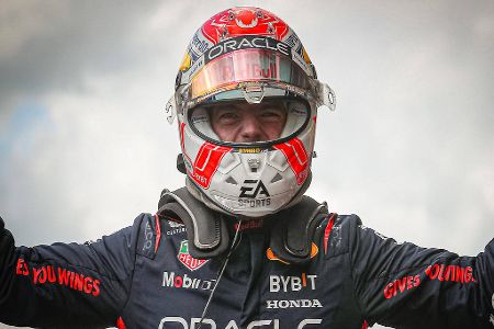 Meiste Siege in einer Saison (Fahrer) - Den Bestwert in dieser Kategorie hat Verstappen bereits inne: 2022 holte er 15 Rennsiege. In diesem Jahr steht er schon bei zehn Erfolgen bei noch zehn ausstehenden Grands Prix. Gut möglich also, dass er die letztjährige Marke noch überbietet. Holt er weitere sechs Siege, würde er gar Michael Schumachers Bestmarke (prozentuale Siegquote) übertrumpfen. Schumi gewann 2004 72,2 Prozent der Rennen, Verstappen läge dann bei 72,3 Prozent.