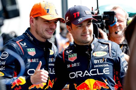 Eine Saison unbesiegt (Team) - Mit dem vorherigen Rekord einhergehend könnte Red Bull zudem eine nie dagewesene Bestmarke aufstellen, nämlich eine ganze Saison über unbesiegt zu bleiben. Derzeit deutet viel darauf hin, dass den Österreichern lediglich ein Defekt einen Strich durch die Rechnung machen könnte.