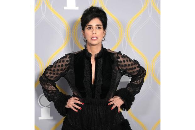 …Comedienne Sarah Silverman überhaupt nicht komisch und klagte über “zum Himmel stinkende Schlupflöcherei“. “Leute bringen echte Opfer… Autor*innen, Schauspieler*innen, die Crew… opfern ihre Einnahmen ...