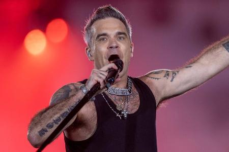 Robbie Williams holt Take-That-Kollege Mark Owen auf Bühne