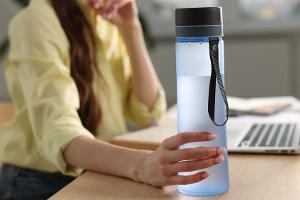 Angebrochene Flasche: Wie lange ist Wasser haltbar?