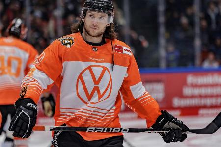 DEL: Nationalspieler Möser verlängert in Wolfsburg