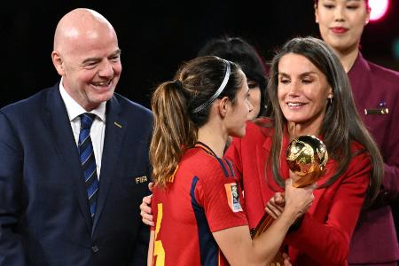 Infantino: Rubiales-Kuss 